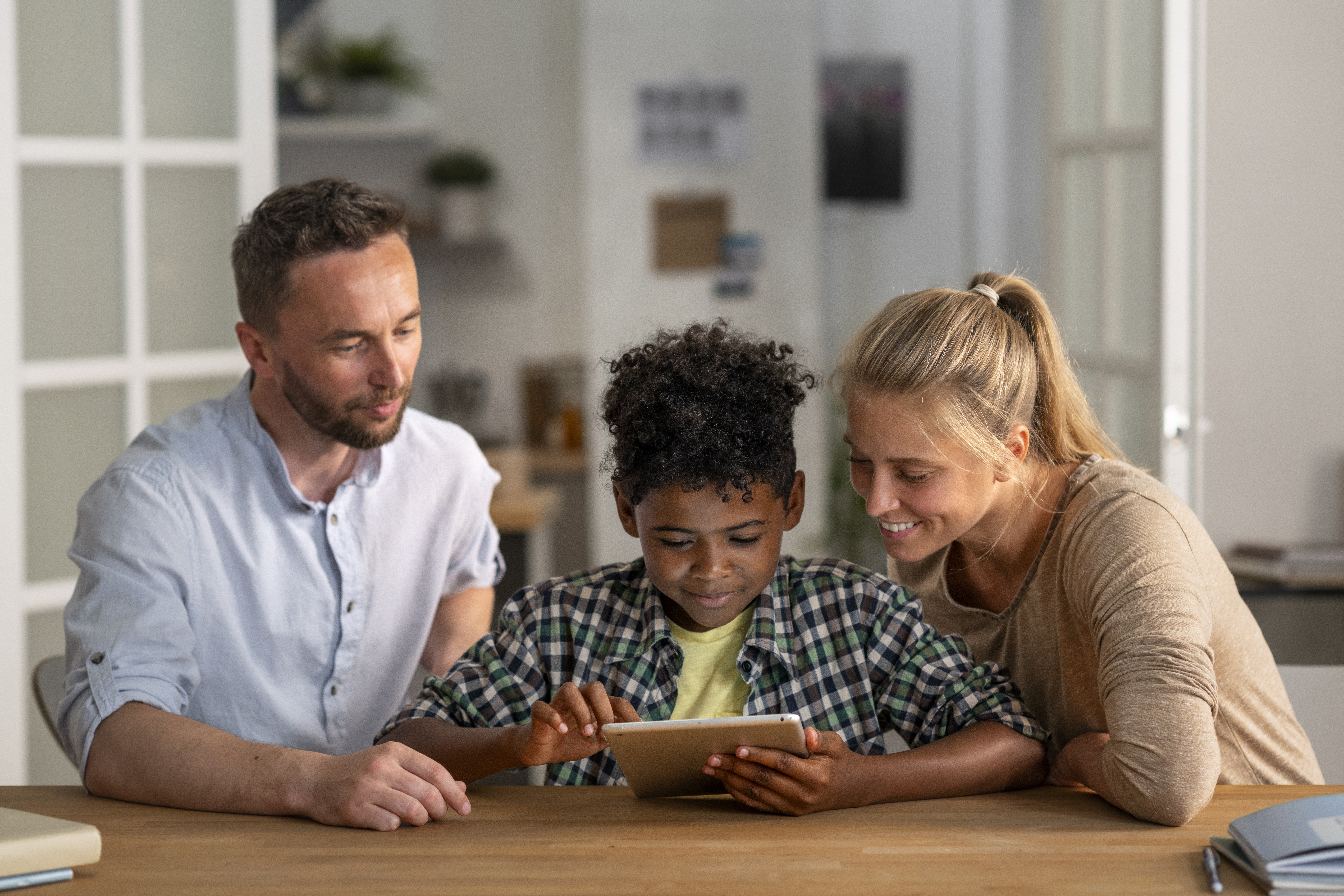 front-view-parents-kid-with-tablet